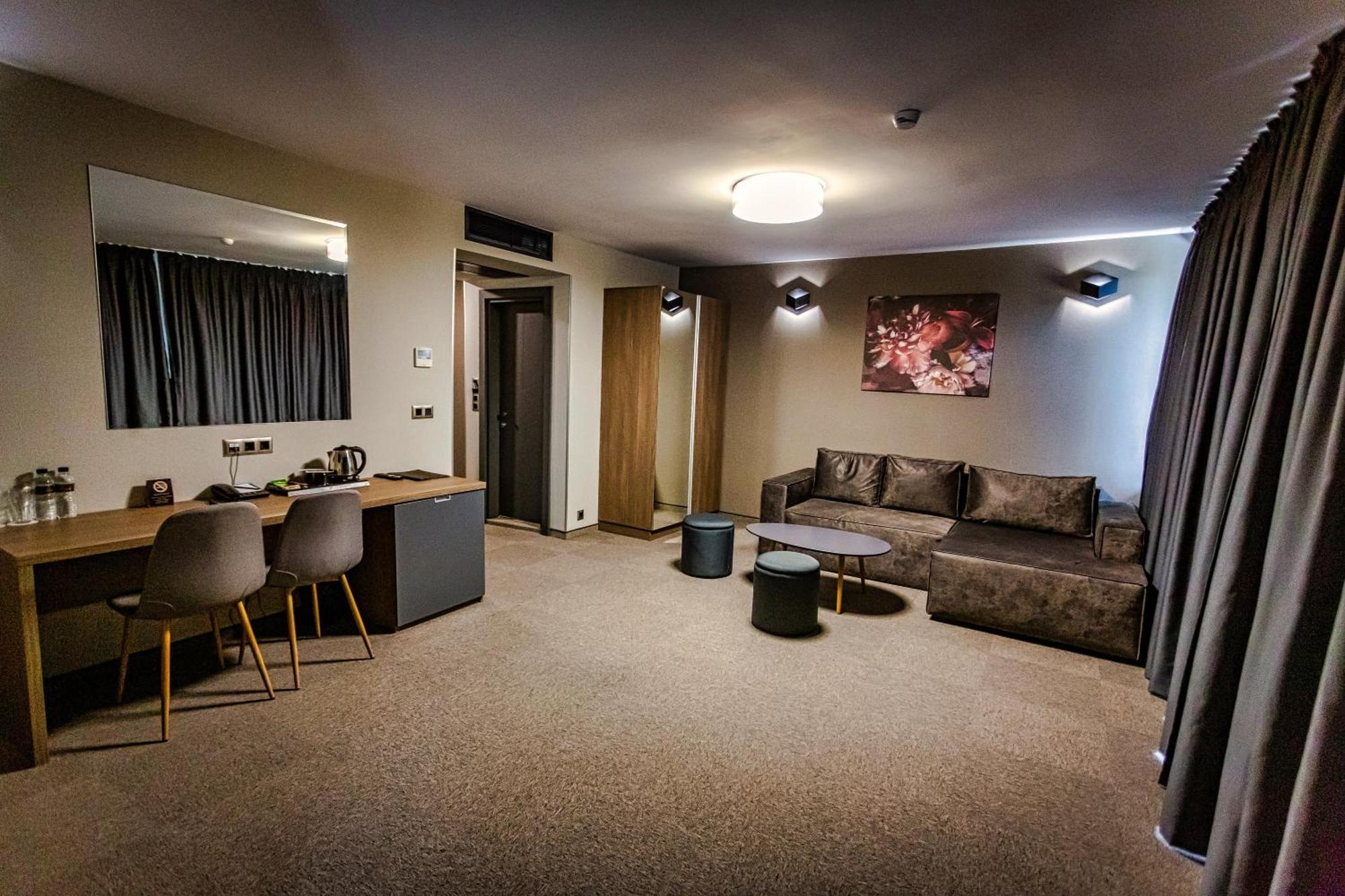 Jitomir Hotel Монтана Экстерьер фото