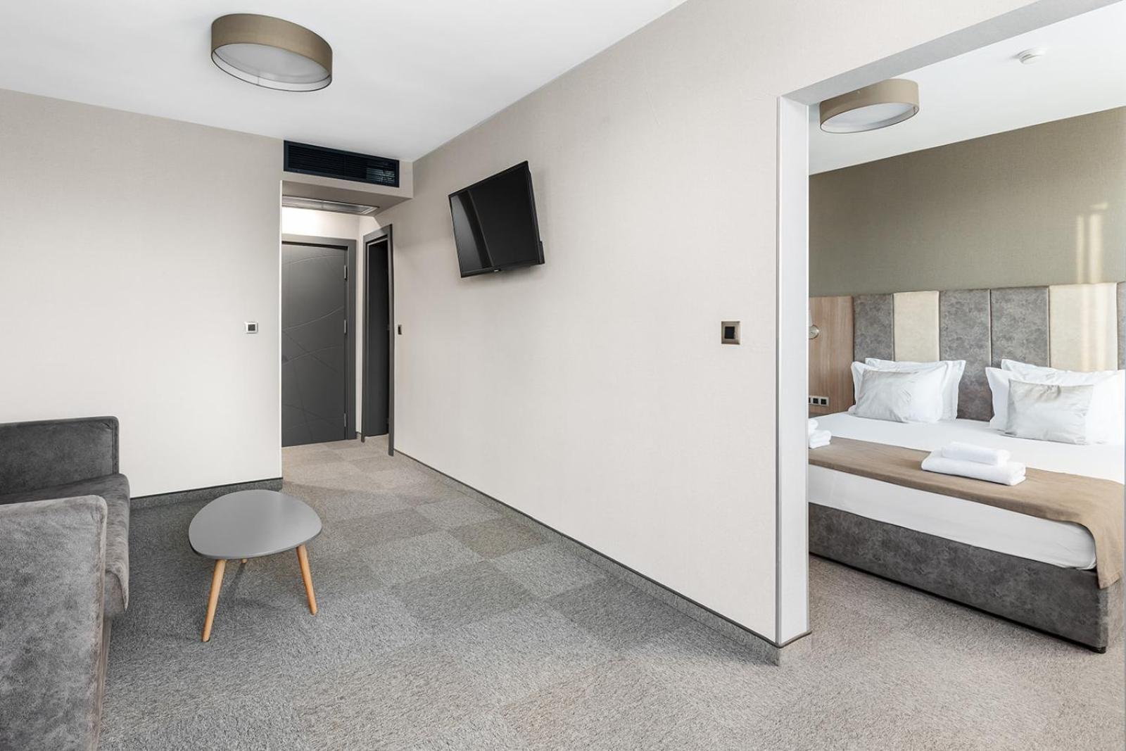 Jitomir Hotel Монтана Экстерьер фото